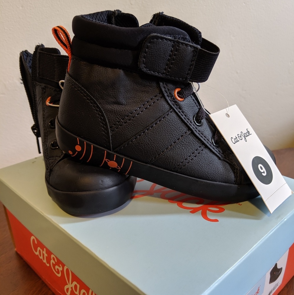 Never worn boys shoes